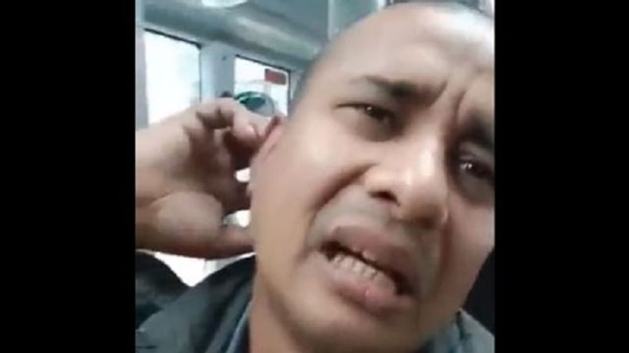 ಬಸ್ಸಲ್ಲಿ ಯುವತಿ ಎದುರು ಹಸ್ತಮೈಥುನ ಮಾಡಿಕೊಂಡ ಕಾಮುಕ: ಸಿಕ್ಕಿಬಿದ್ದ ಬಳಿಕ ಅಳುತ್ತಾ ನಾಟಕವಾಡ್ದ..! ಬಸ್ಸಲ್ಲಿ ಯುವತಿ ಎದುರು ಹಸ್ತಮೈಥುನ ಮಾಡಿಕೊಂಡ ಕಾಮುಕ: ಸಿಕ್ಕಿಬಿದ್ದ ಬಳಿಕ ಅಳುತ್ತಾ ನಾಟಕವಾಡ್ದ..!