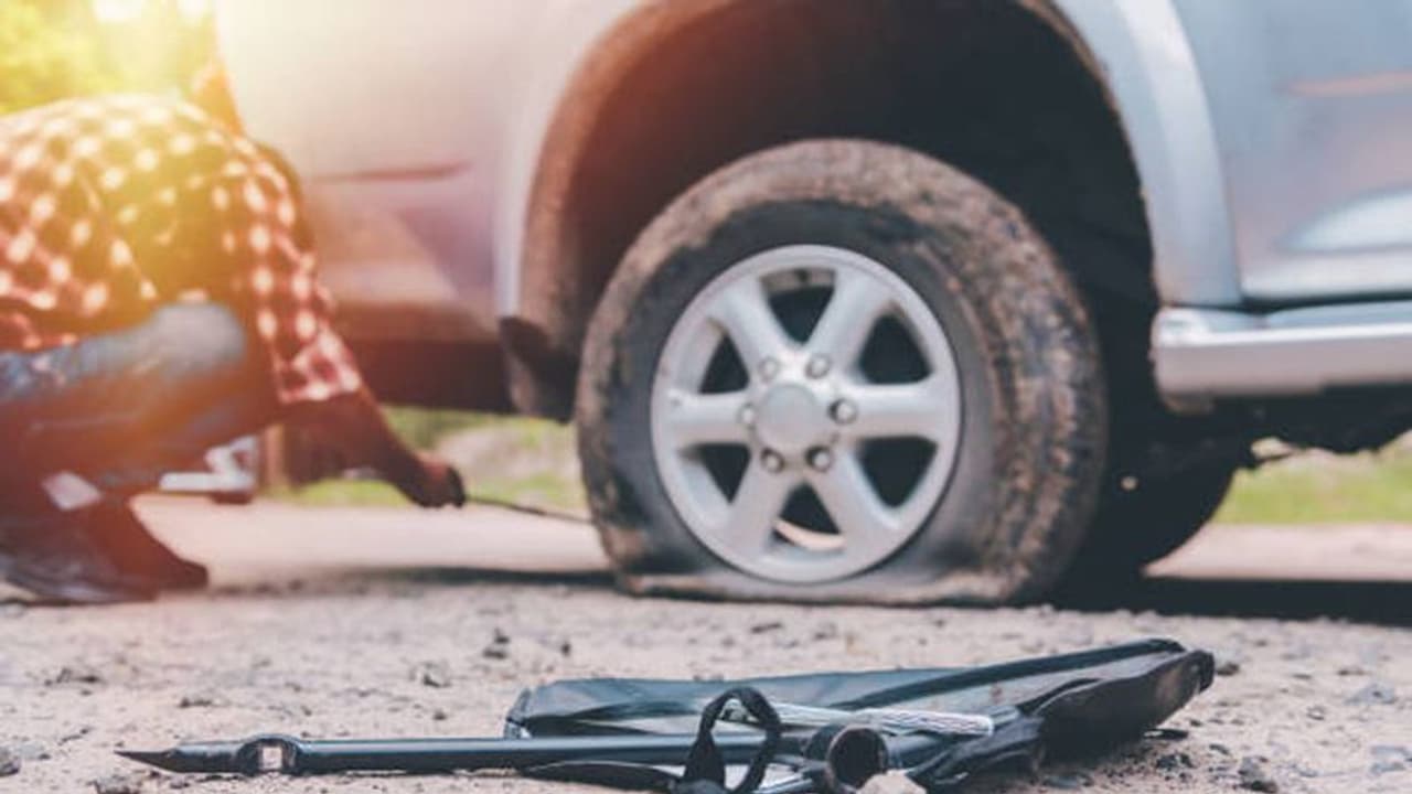 गजब ! अब पलक झपकते ही कार की पंचर टायर को रिपेयर कर देगा यह डिवाइस, सुनसान रास्ते में नहीं होना पड़ेगा परेशान गजब ! अब पलक झपकते ही कार की पंचर टायर को रिपेयर कर देगा यह डिवाइस, सुनसान रास्ते में नहीं होना पड़ेगा परेशान