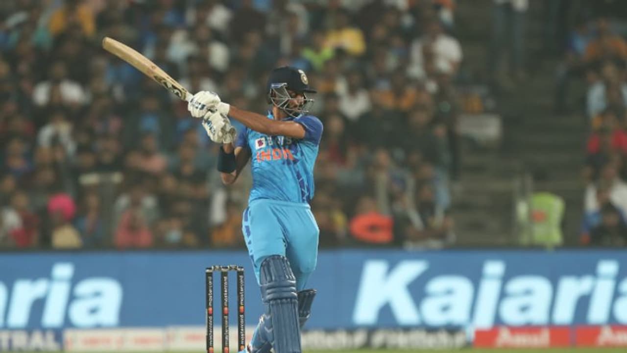 IND vs SL: காட்டடி அடித்து கடைசி வரை கடுமையாக போராடிய அக்ஸர் படேல்..! பரபரப்பான 2வது டி20யில் இலங்கை வெற்றி IND vs SL: காட்டடி அடித்து கடைசி வரை கடுமையாக போராடிய அக்ஸர் படேல்..! பரபரப்பான 2வது டி20யில் இலங்கை வெற்றி