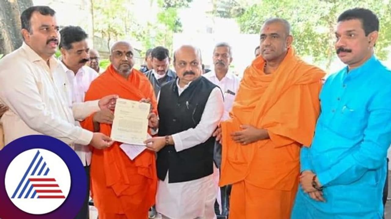 ನಾರಾಯಣಗುರು ನಿಗಮ ಸ್ಥಾಪನೆಗೆ ಸಿಎಂ ಬೊಮ್ಮಾಯಿ ತಾತ್ವಿಕ ಒಪ್ಪಿಗೆ ನಾರಾಯಣಗುರು ನಿಗಮ ಸ್ಥಾಪನೆಗೆ ಸಿಎಂ ಬೊಮ್ಮಾಯಿ ತಾತ್ವಿಕ ಒಪ್ಪಿಗೆ