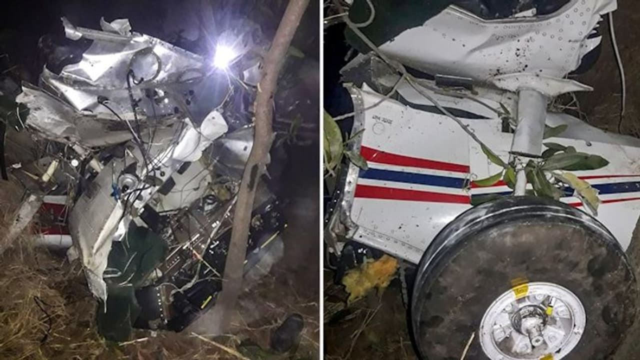 Madhya Pradesh: Trainer aircraft crashes into temple in Rewa district; pilot dead, other injured Madhya Pradesh: Trainer aircraft crashes into temple in Rewa district; pilot dead, other injured