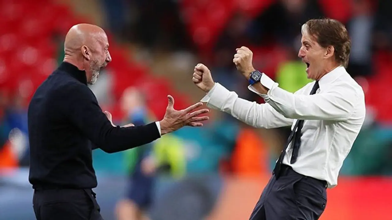 RIP Gianluca Vialli: Fans fondly remember emotional moment with Roberto Mancini after Italy won Euro 2020 RIP Gianluca Vialli: Fans fondly remember emotional moment with Roberto Mancini after Italy won Euro 2020