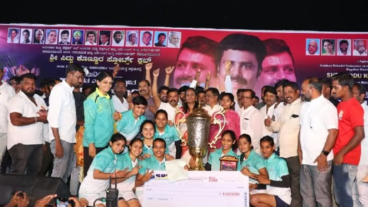 ಅಖಿಲ ಭಾರತ ಮಹಿಳಾ ಕಬಡ್ಡಿ ಟೂರ್ನಿ: ಲಕ್ಷ ಲಕ್ಷ ಬಹುಮಾನ ಗೆದ್ದ ಮಹಿಳಾ ತಂಡಗಳು..! ಅಖಿಲ ಭಾರತ ಮಹಿಳಾ ಕಬಡ್ಡಿ ಟೂರ್ನಿ: ಲಕ್ಷ ಲಕ್ಷ ಬಹುಮಾನ ಗೆದ್ದ ಮಹಿಳಾ ತಂಡಗಳು..!