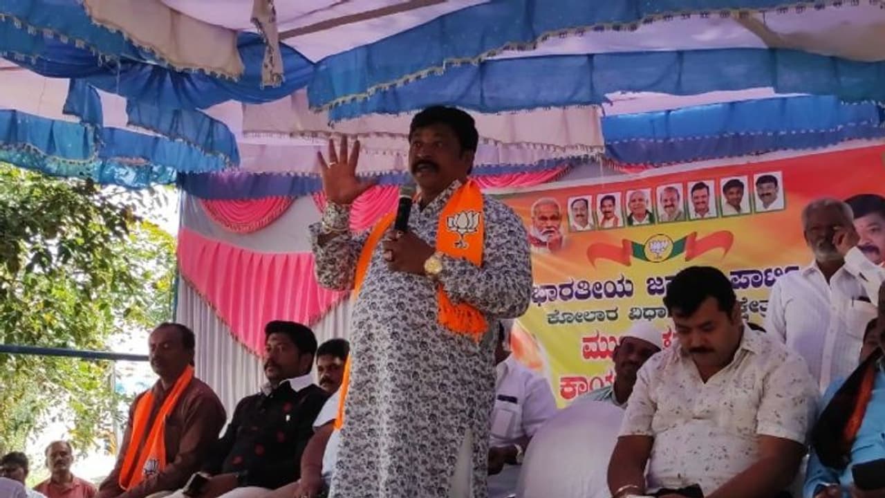 ಸಿದ್ದರಾಮಯ್ಯ ವಿರುದ್ಧ ತೊಡೆ ತಟ್ಟೊದಕ್ಕೆ ನಾನು ಸಿದ್ದ: ವರ್ತೂರು ಪ್ರಕಾಶ್ ಸಿದ್ದರಾಮಯ್ಯ ವಿರುದ್ಧ ತೊಡೆ ತಟ್ಟೊದಕ್ಕೆ ನಾನು ಸಿದ್ದ: ವರ್ತೂರು ಪ್ರಕಾಶ್