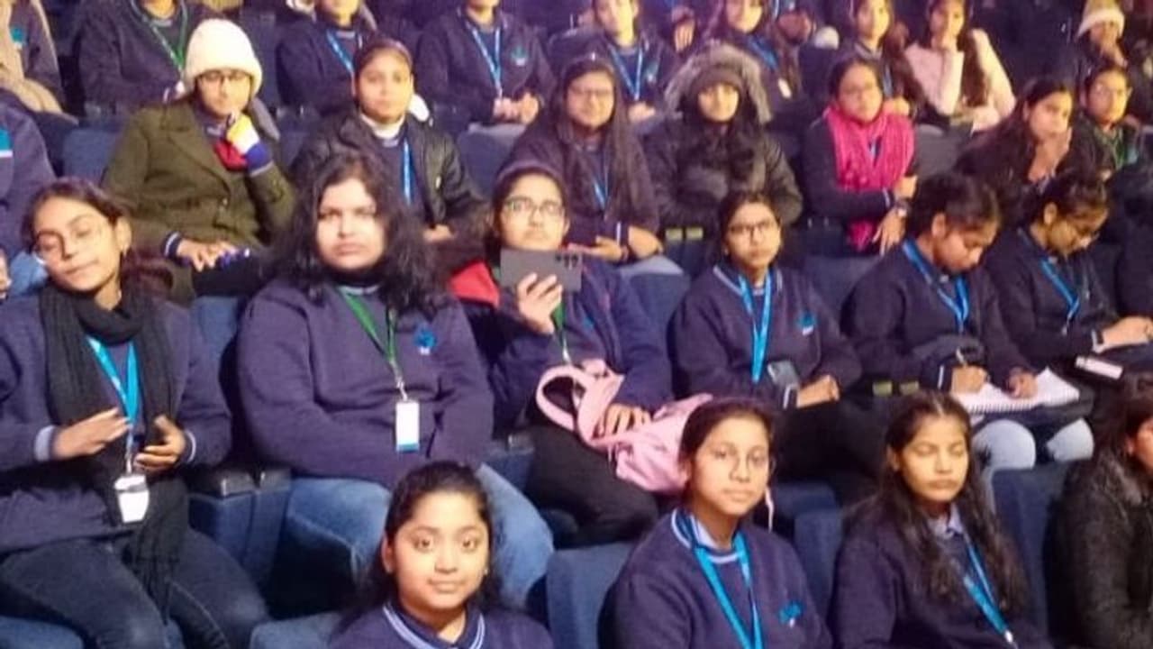 सुसाइड सिटी बनती जा रही कोटा: छात्र बोले दिल टूट रहा क्या करें...यह स्टोरी पढ़ कैंसिल कर देंगे मरने का प्लान सुसाइड सिटी बनती जा रही कोटा: छात्र बोले दिल टूट रहा क्या करें...यह स्टोरी पढ़ कैंसिल कर देंगे मरने का प्लान