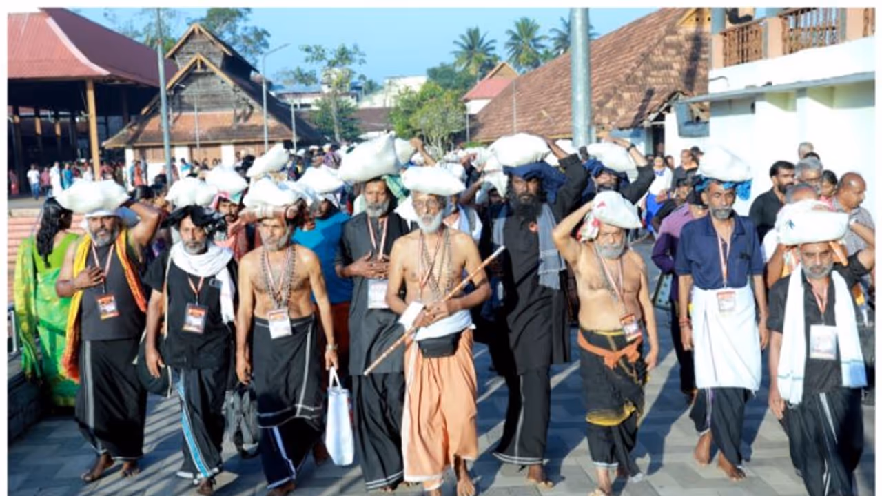 നഗരപ്രദക്ഷിണം കഴിഞ്ഞു, അമ്പലപ്പുഴ സംഘം എരുമേലിയിലേക്ക് നഗരപ്രദക്ഷിണം കഴിഞ്ഞു, അമ്പലപ്പുഴ സംഘം എരുമേലിയിലേക്ക്