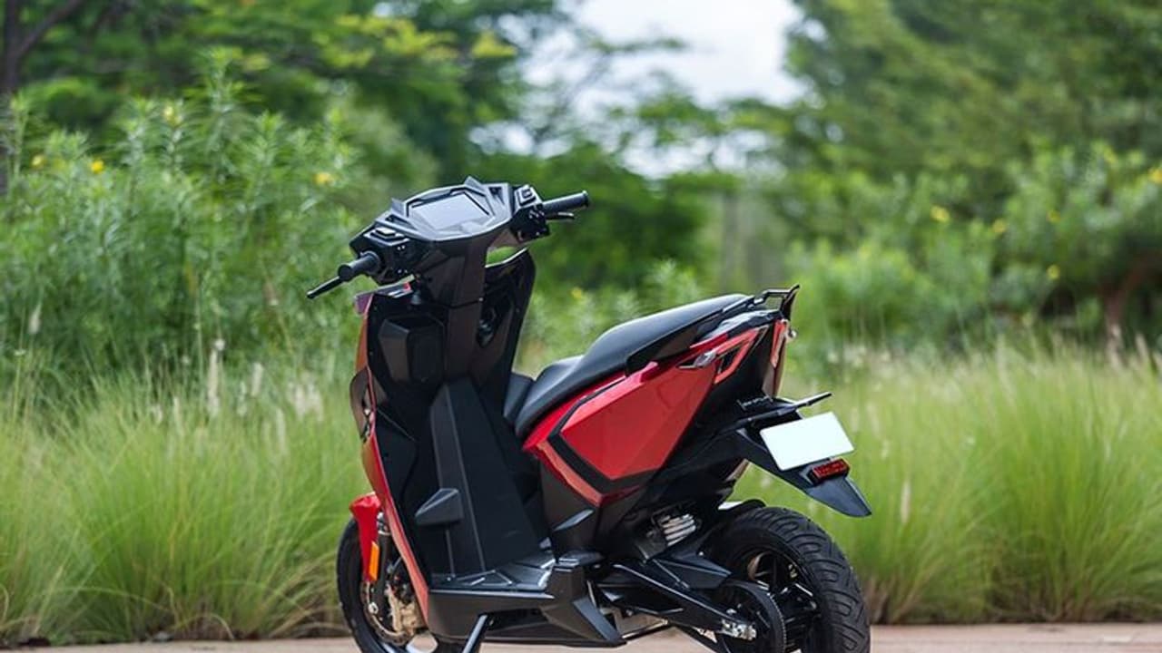 दिल लूट लेगा यह Electric Scooter, फुल चार्ज में 300KM दौड़ेगी, सिर्फ 1947 रुपए में ला सकेंगे घर दिल लूट लेगा यह Electric Scooter, फुल चार्ज में 300KM दौड़ेगी, सिर्फ 1947 रुपए में ला सकेंगे घर