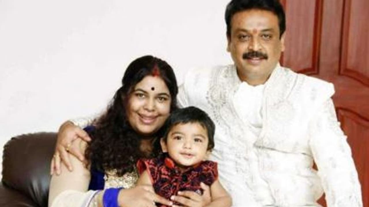 இன்னும் விவாகரத்து ஆகவில்லை: எப்படி 4ஆவது திருமணம்? நடிகர் நரேஷின் 3ஆவது மனைவி சரமாரி கேள்வி! இன்னும் விவாகரத்து ஆகவில்லை: எப்படி 4ஆவது திருமணம்? நடிகர் நரேஷின் 3ஆவது மனைவி சரமாரி கேள்வி!