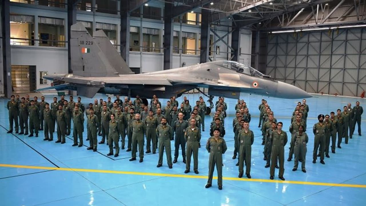 जापान के आकाश में दम दिखाएंगे सुखोई विमान, चीन को करीब से होगा इंडियन एयरफोर्स की ताकत का एहसास जापान के आकाश में दम दिखाएंगे सुखोई विमान, चीन को करीब से होगा इंडियन एयरफोर्स की ताकत का एहसास