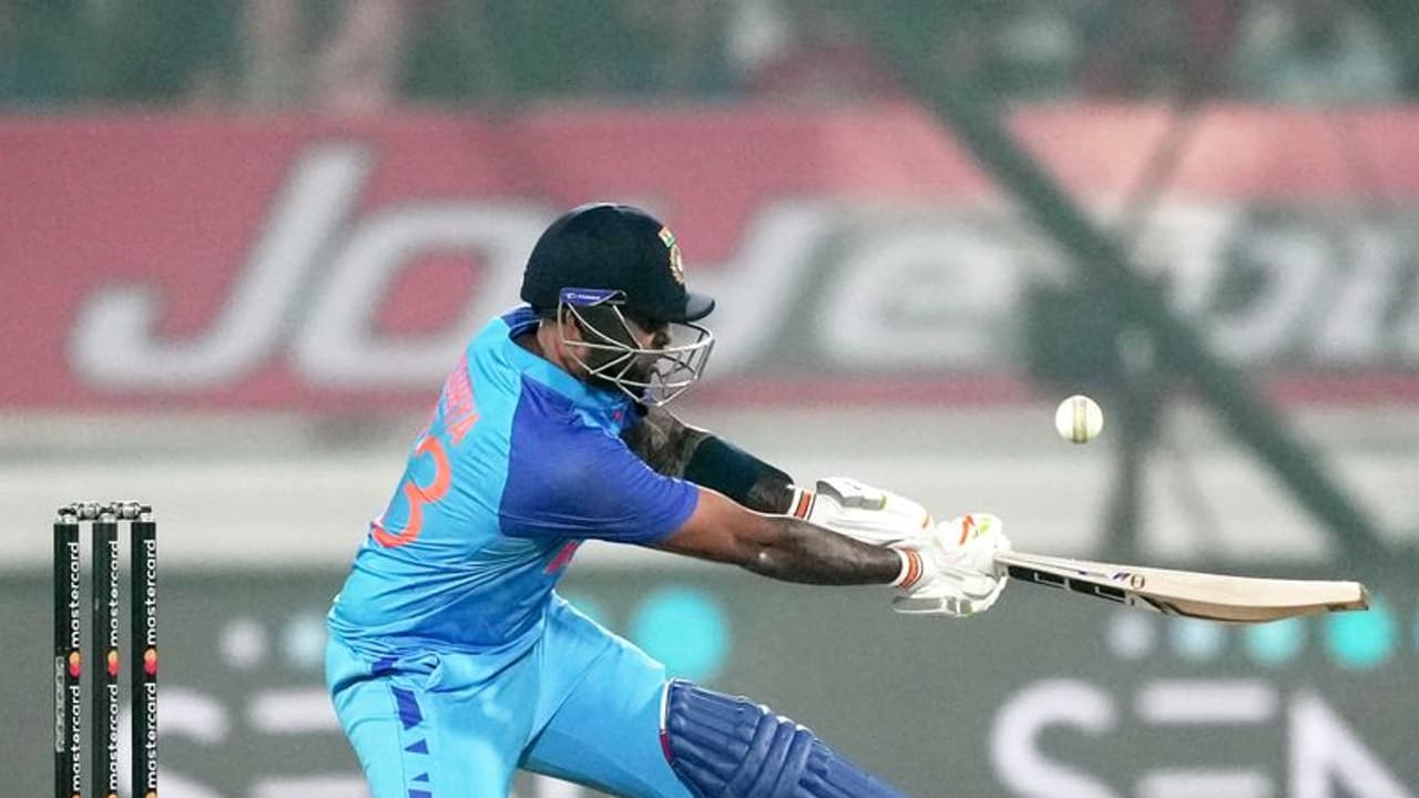  കണ്ണും പൂട്ടിയടിക്കാന്‍ പഠിപ്പിച്ചത് ദക്ഷിണാഫ്രിക്കന്‍ യുവതാരമെന്ന് സൂര്യകുമാര്‍ യാദവ്