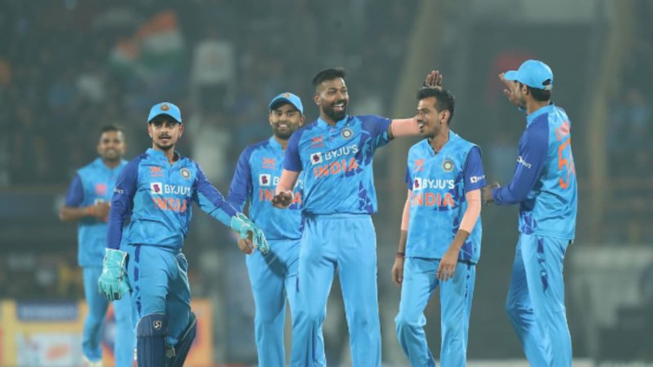 റണ്കോട്ട കെട്ടി രാജ്കോട്ടില് 91 റണ്സ് ജയം; ശ്രീലങ്കയ്ക്ക് എതിരെ ഇന്ത്യക്ക് ട്വന്റി 20 പരമ്പര റണ്കോട്ട കെട്ടി രാജ്കോട്ടില് 91 റണ്സ് ജയം; ശ്രീലങ്കയ്ക്ക് എതിരെ ഇന്ത്യക്ക് ട്വന്റി 20 പരമ്പര