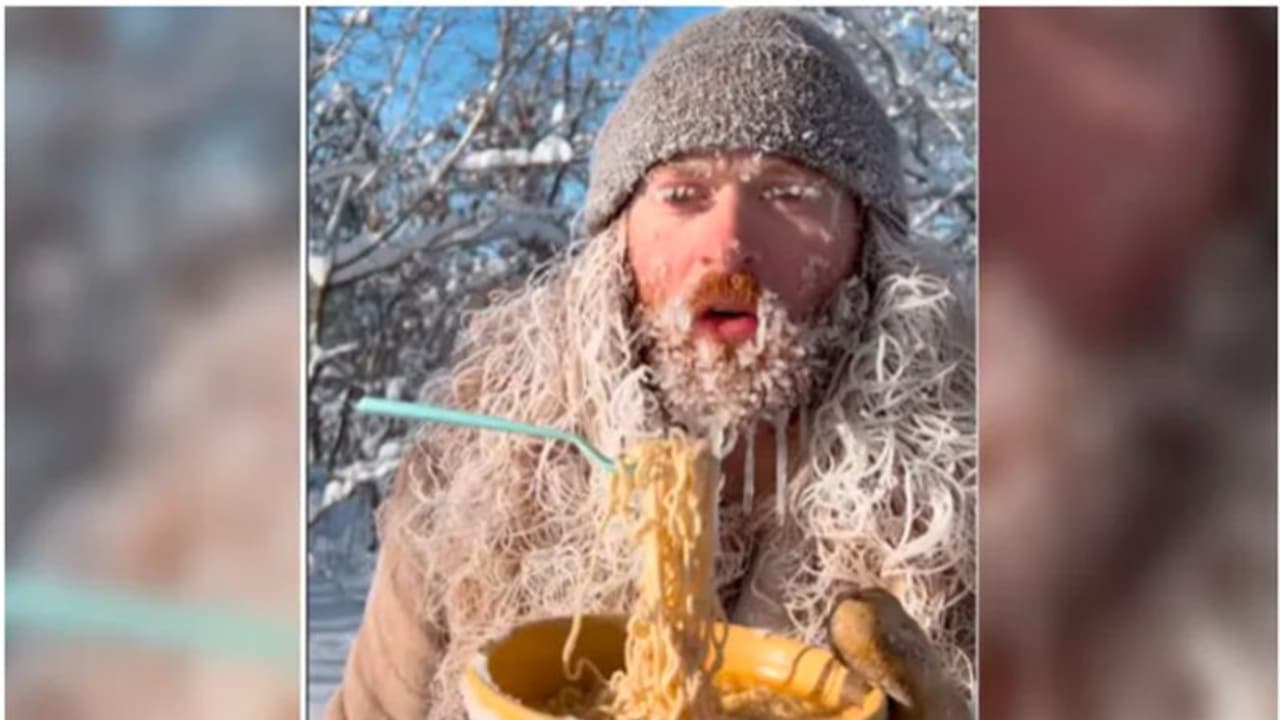 കൊടും തണുപ്പില് നൂഡില്സ് കഴിക്കാന് പോയാല് ഇങ്ങനെയുണ്ടാകും; വൈറലായി വീഡിയോ കൊടും തണുപ്പില് നൂഡില്സ് കഴിക്കാന് പോയാല് ഇങ്ങനെയുണ്ടാകും; വൈറലായി വീഡിയോ