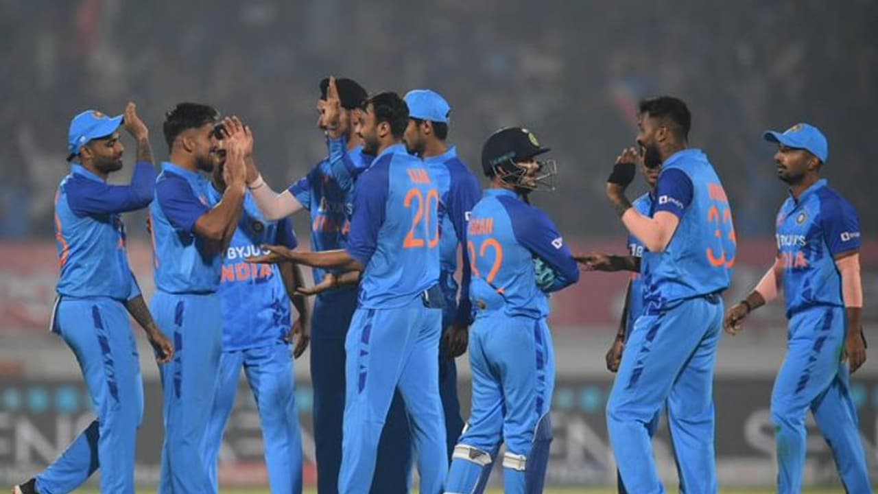 அர்ஷ்தீப் சிங் அருமையான பவுலிங்..! இலங்கையை சொற்ப ரன்களுக்கு பொட்டளம் கட்டி டி20 தொடரை வென்றது இந்தியா அர்ஷ்தீப் சிங் அருமையான பவுலிங்..! இலங்கையை சொற்ப ரன்களுக்கு பொட்டளம் கட்டி டி20 தொடரை வென்றது இந்தியா