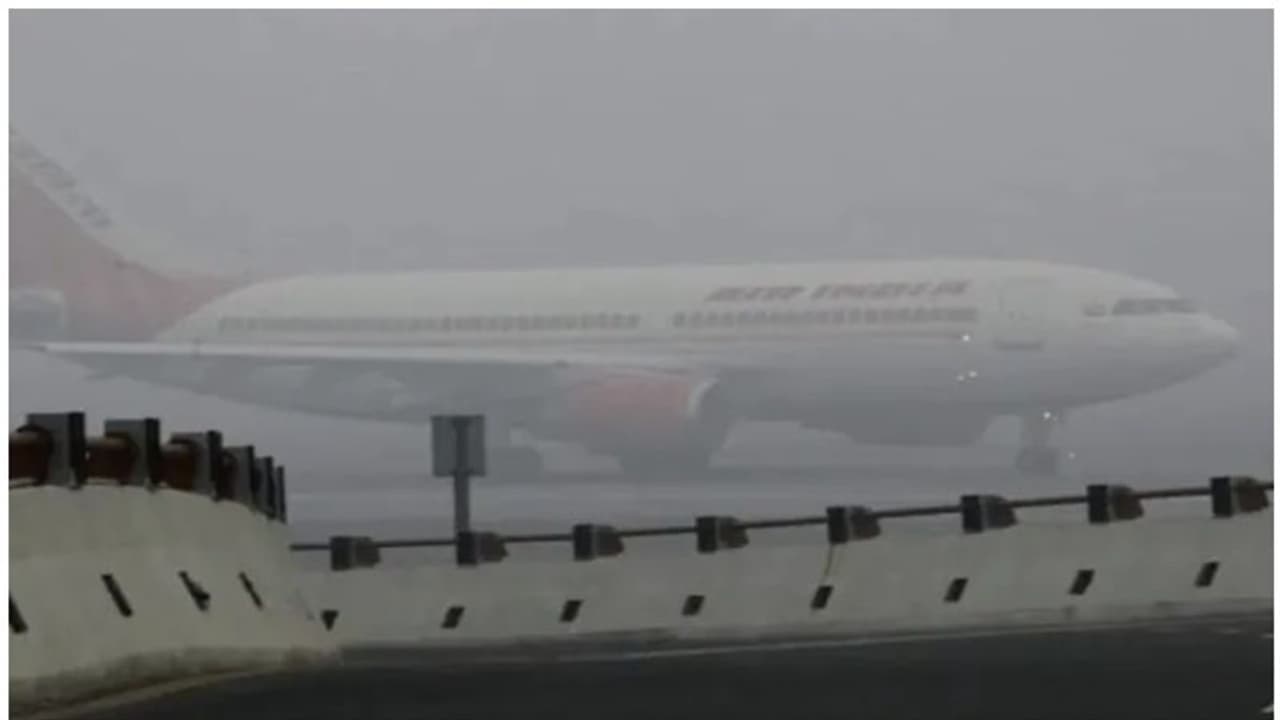 ഉത്തരേന്ത്യയിൽ ശൈത്യ തരംഗം തുടരുന്നു: ആറ് സംസ്ഥാനങ്ങളിൽ റെഡ് അലര്ട്ട്, കാഴ്ച മറച്ച് മൂടൽമഞ്ഞ് ഉത്തരേന്ത്യയിൽ ശൈത്യ തരംഗം തുടരുന്നു: ആറ് സംസ്ഥാനങ്ങളിൽ റെഡ് അലര്ട്ട്, കാഴ്ച മറച്ച് മൂടൽമഞ്ഞ്