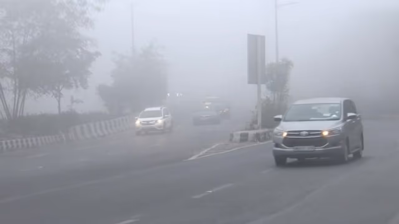 भीषण ठंड से कांपी दिल्ली, 1.9 डिग्री तक गिरा पारा, लो विजिबिलिटी के चलते उड़ानें प्रभावित, ऑरेंज अलर्ट जारी भीषण ठंड से कांपी दिल्ली, 1.9 डिग्री तक गिरा पारा, लो विजिबिलिटी के चलते उड़ानें प्रभावित, ऑरेंज अलर्ट जारी