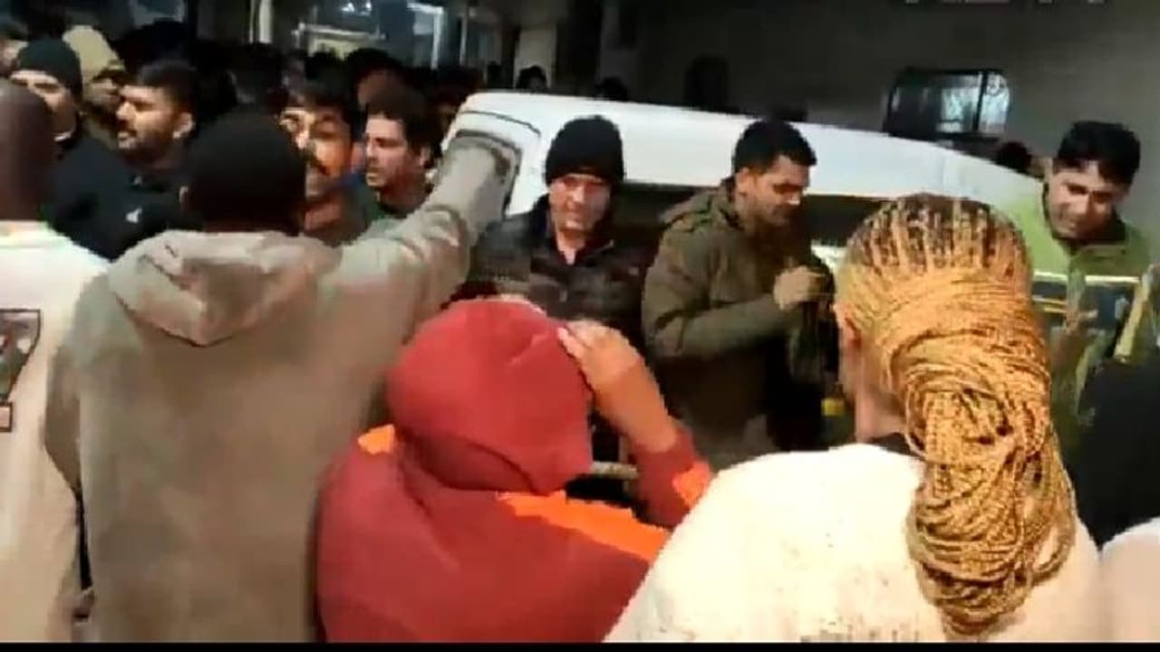 100ಕ್ಕೂ ಹೆಚ್ಚು ಆಫ್ರಿಕನ್ ಪ್ರಜೆಗಳಿಂದ ಪೊಲೀಸರ ಮೇಲೆ ದಾಳಿಗೆ ಯತ್ನ