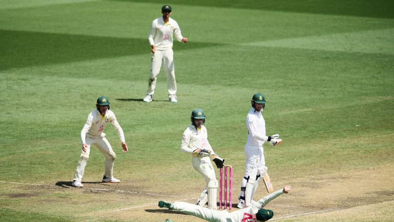  മഴയുടെ കനിവില്‍ ഓസ്ട്രേലിയക്കെതിരെ സമ്പൂര്‍ണ തോല്‍വി ഒഴിവാക്കി ദക്ഷിണാഫ്രിക്ക