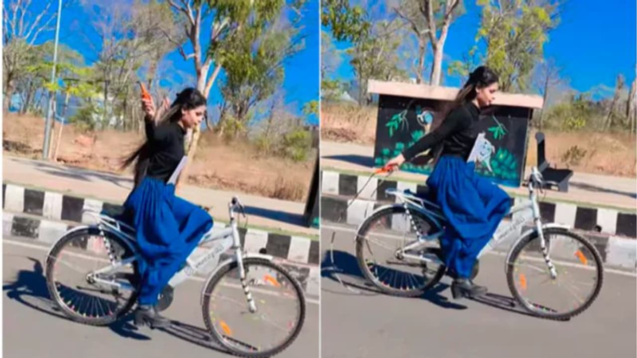 സൈക്കിള് ഓടിച്ചോണ്ട് യുവതിയുടെ 'സ്കിപ്പിംഗ് റോപ്പ്'; കൈവിട്ട കളിയെന്ന വിമര്ശനവുമായി സോഷ്യല് മീഡിയ സൈക്കിള് ഓടിച്ചോണ്ട് യുവതിയുടെ 'സ്കിപ്പിംഗ് റോപ്പ്'; കൈവിട്ട കളിയെന്ന വിമര്ശനവുമായി സോഷ്യല് മീഡിയ