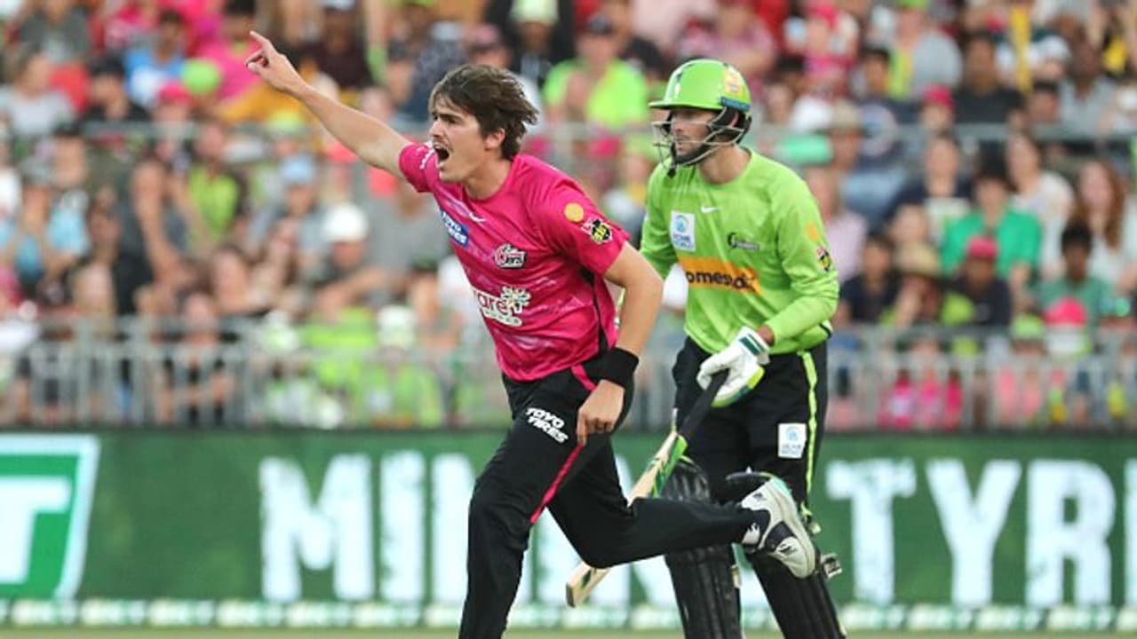 BBL: சீன் அபாட்டின் அபாரமான பவுலிங்கால் சிட்னி தண்டரை சொற்ப ரன்களுக்கு பொட்டளம் கட்டிய சிட்னி சிக்ஸர்ஸ் BBL: சீன் அபாட்டின் அபாரமான பவுலிங்கால் சிட்னி தண்டரை சொற்ப ரன்களுக்கு பொட்டளம் கட்டிய சிட்னி சிக்ஸர்ஸ்