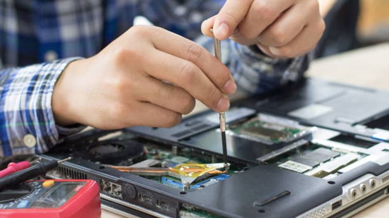 क्या आप भी अपना लैपटॉप दुकान पर रिपेयर करवाते हैं? एक छोटी सी गलती करा सकती है बड़ा नुकसान क्या आप भी अपना लैपटॉप दुकान पर रिपेयर करवाते हैं? एक छोटी सी गलती करा सकती है बड़ा नुकसान
