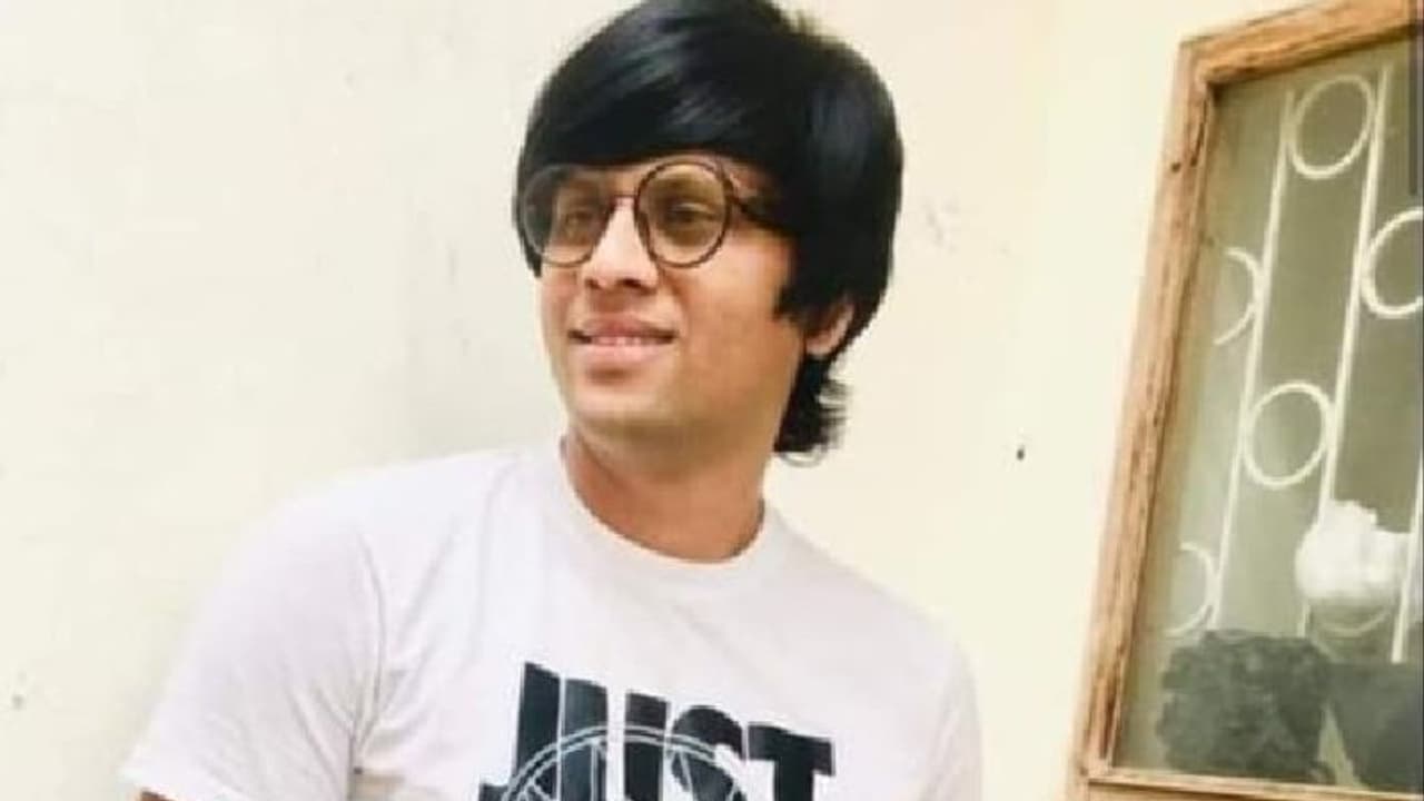 18 पेज का सुसाइड नोट लिखकर पति ने की आत्महत्या, मौत से पहले वायरल हो गए पत्नी के वीडियो 18 पेज का सुसाइड नोट लिखकर पति ने की आत्महत्या, मौत से पहले वायरल हो गए पत्नी के वीडियो