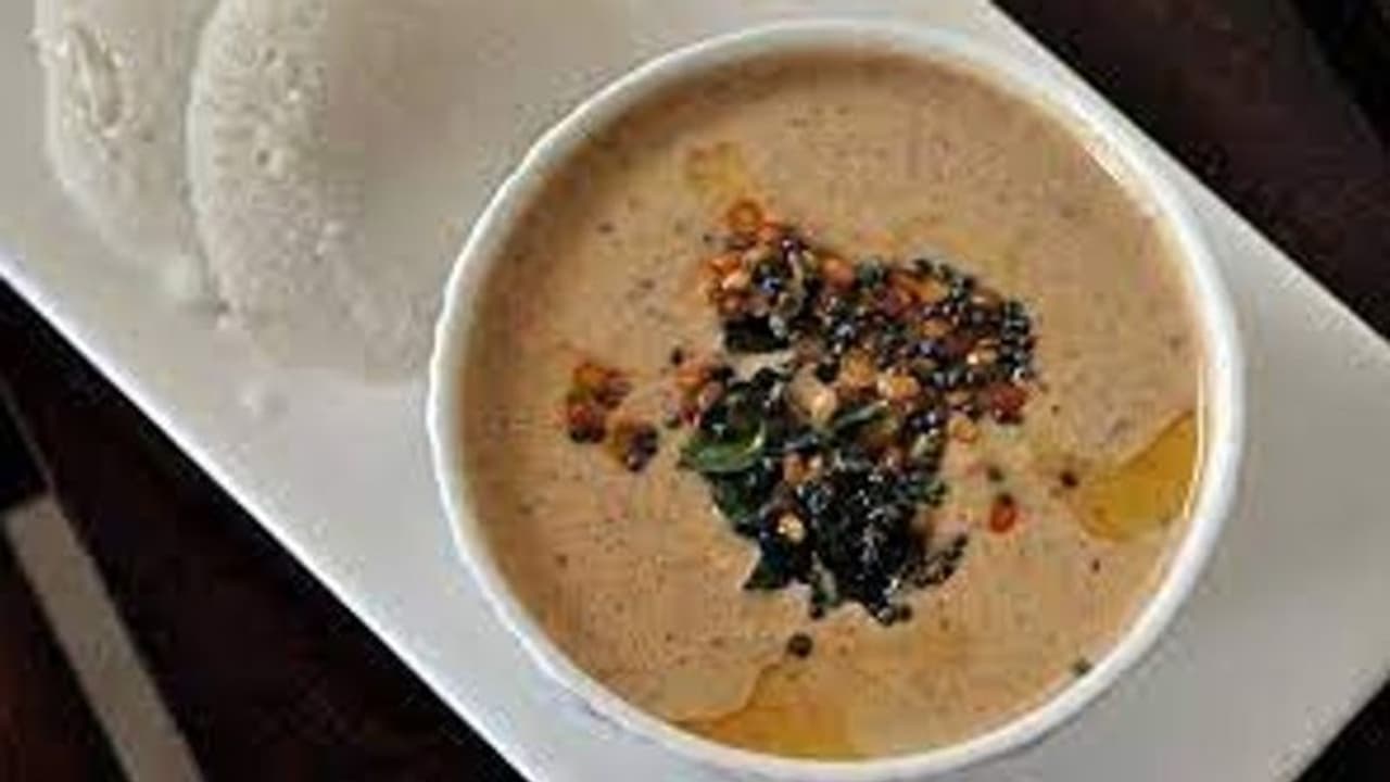 இட்லி என்றால் இனிமே எள்ளு சட்னி தான் வேண்டும் என்பார்கள் ! இட்லி என்றால் இனிமே எள்ளு சட்னி தான் வேண்டும் என்பார்கள் !