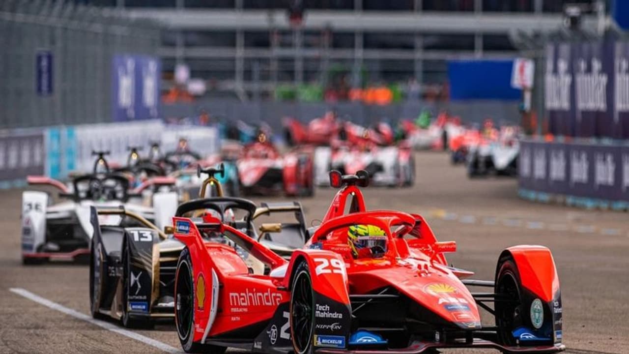 फॉर्मूला रेसिंग का नाम सुना होगा, अब जानें क्या है Formula E Race, जिसमें देखने को मिलता है कारों का रोमांच