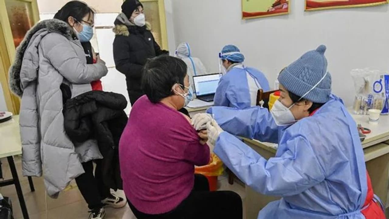 अलर्ट : इस देश में मिला कोरोना का अब तक का सबसे संक्रामक वैरिएंट, जानें दुनिया के लिए होगा कितना खतरनाक अलर्ट : इस देश में मिला कोरोना का अब तक का सबसे संक्रामक वैरिएंट, जानें दुनिया के लिए होगा कितना खतरनाक