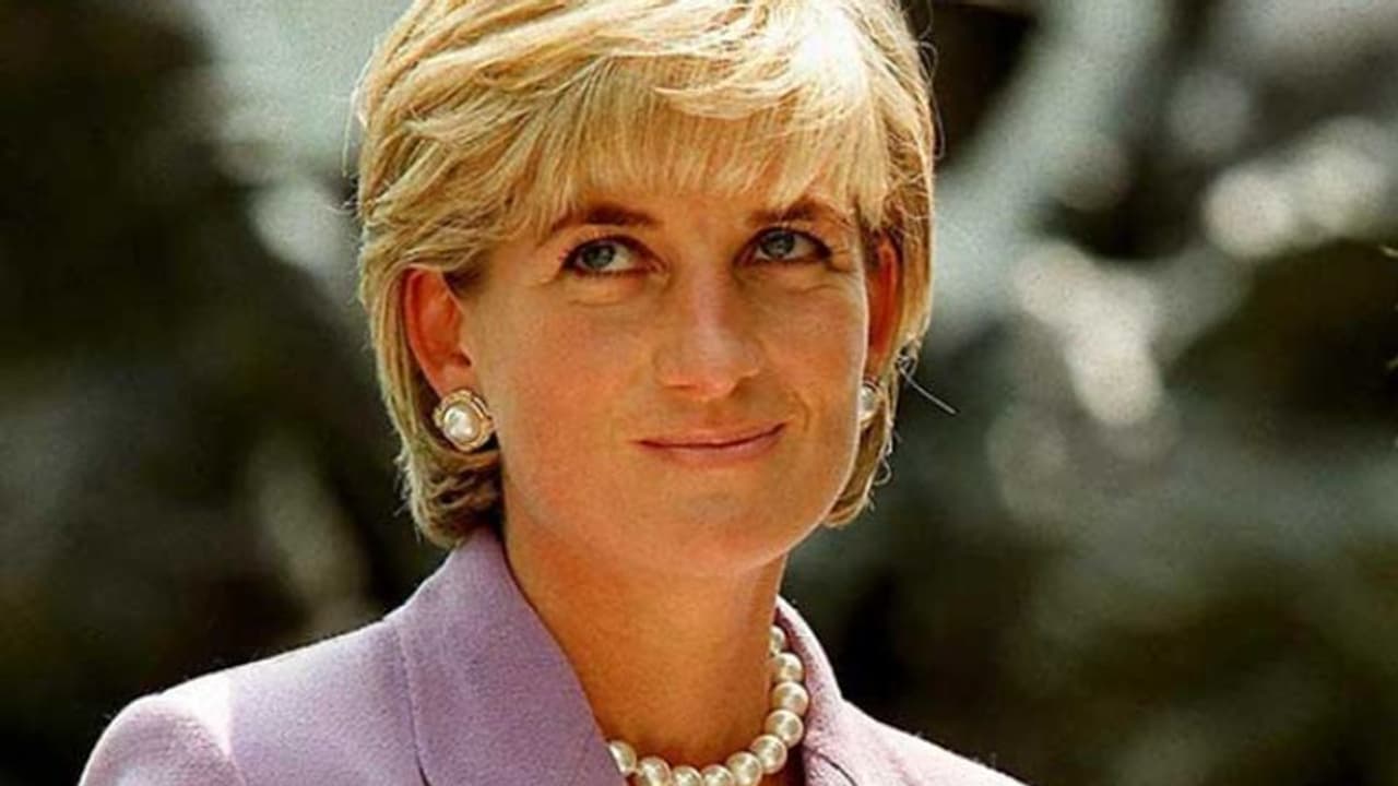 ഡയാന രാജ്ഞിയുടെ പര്പ്പിള് ഗൗണ് ലേലത്തിന്; വില എത്രയെന്ന് അറിയാമോ? ഡയാന രാജ്ഞിയുടെ പര്പ്പിള് ഗൗണ് ലേലത്തിന്; വില എത്രയെന്ന് അറിയാമോ?