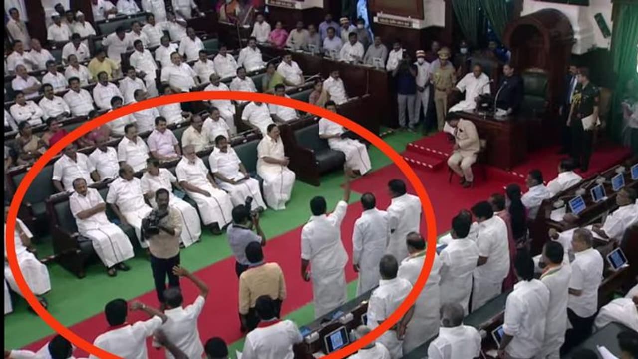 தமிழக சட்டப்பேரவை கூட்டம்..! ஆளுநருக்கு எதிராக கோஷம்..! அதிர்ச்சி அளித்த திமுக கூட்டணி கட்சிகள் தமிழக சட்டப்பேரவை கூட்டம்..! ஆளுநருக்கு எதிராக கோஷம்..! அதிர்ச்சி அளித்த திமுக கூட்டணி கட்சிகள்