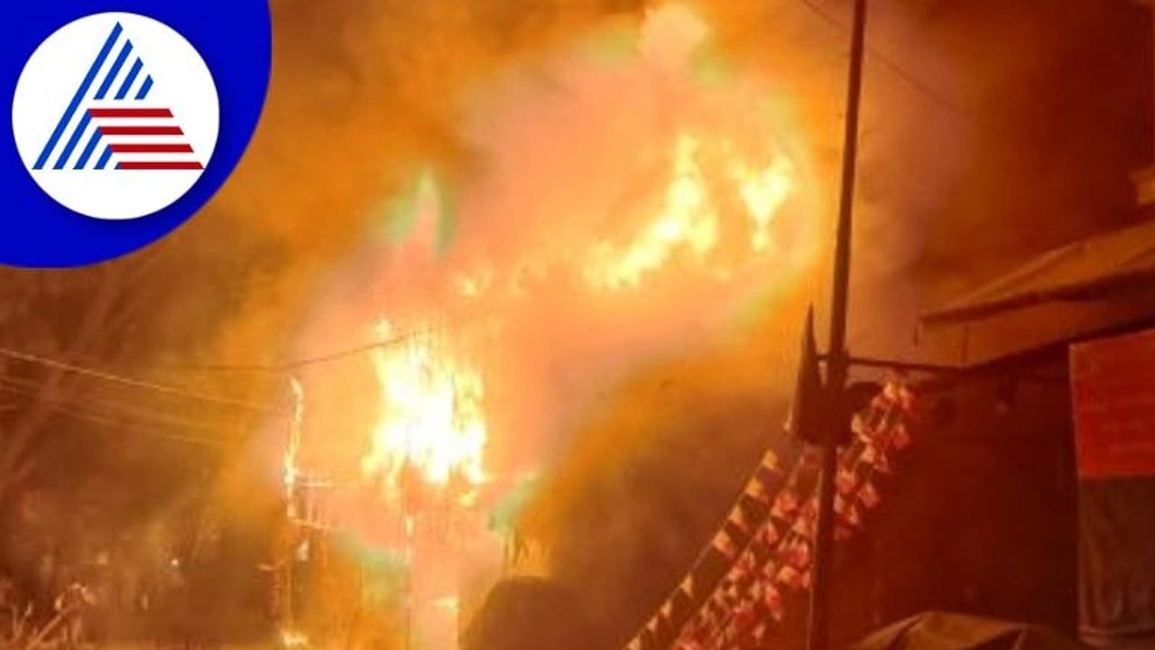 Bengaluru satish store:ತಡರಾತ್ರಿ ಭಾರೀ ಅಗ್ನಿ ಅವಘಡ: ಪೂಜಾ ಸಾಮಗ್ರಿ ಗೋದಾಮಿ ಬೆಂಕಿ! Bengaluru satish store:ತಡರಾತ್ರಿ ಭಾರೀ ಅಗ್ನಿ ಅವಘಡ: ಪೂಜಾ ಸಾಮಗ್ರಿ ಗೋದಾಮಿ ಬೆಂಕಿ!