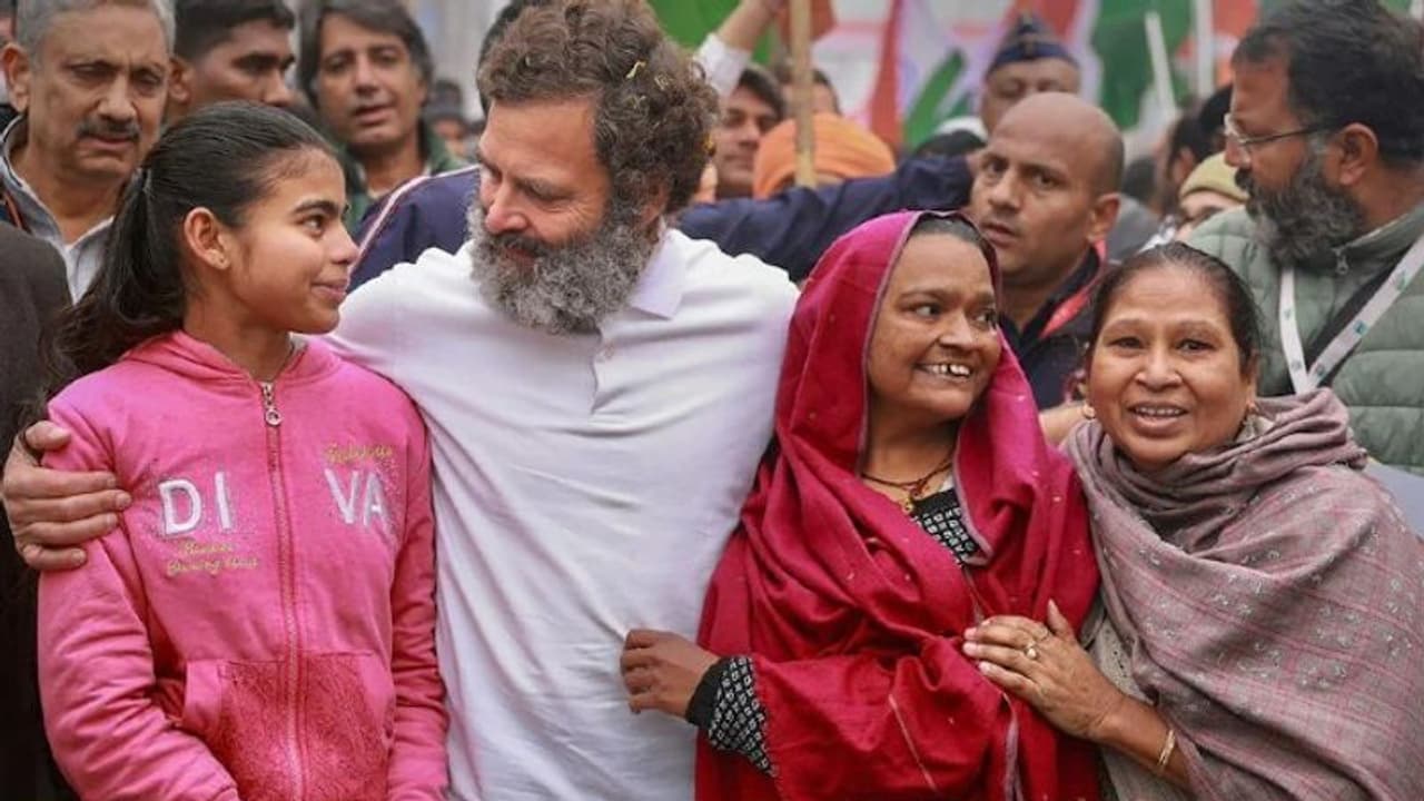 हरियाणा में आज नारी शक्ति के नाम भारत जोड़ो यात्रा: राहुल गांधी के साथ कदम से कदम मिलाएंगी महिलाएं हरियाणा में आज नारी शक्ति के नाम भारत जोड़ो यात्रा: राहुल गांधी के साथ कदम से कदम मिलाएंगी महिलाएं