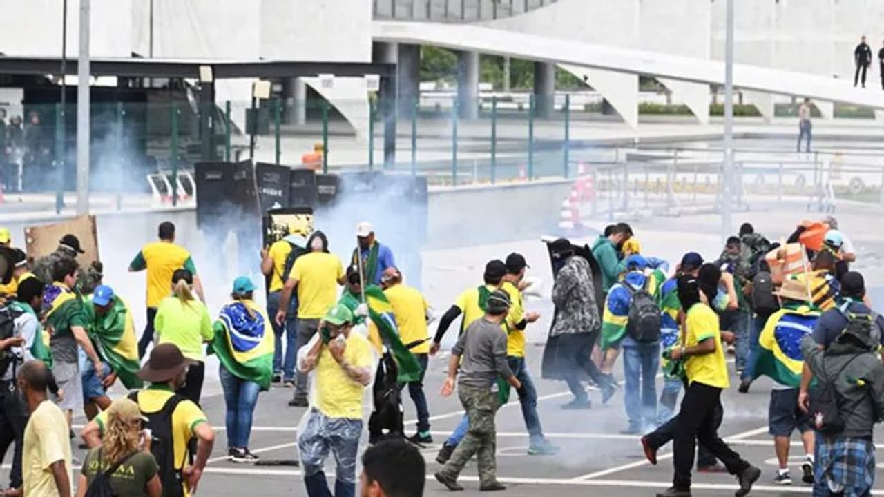 Brazil Riots:பிரேசில் நாட்டில் என்ன குழப்பம் நடக்கிறது? ஏன் பிரதமர் மோடி கண்டனம் தெரிவித்தார்? விரிவான பார்வை Brazil Riots:பிரேசில் நாட்டில் என்ன குழப்பம் நடக்கிறது? ஏன் பிரதமர் மோடி கண்டனம் தெரிவித்தார்? விரிவான பார்வை