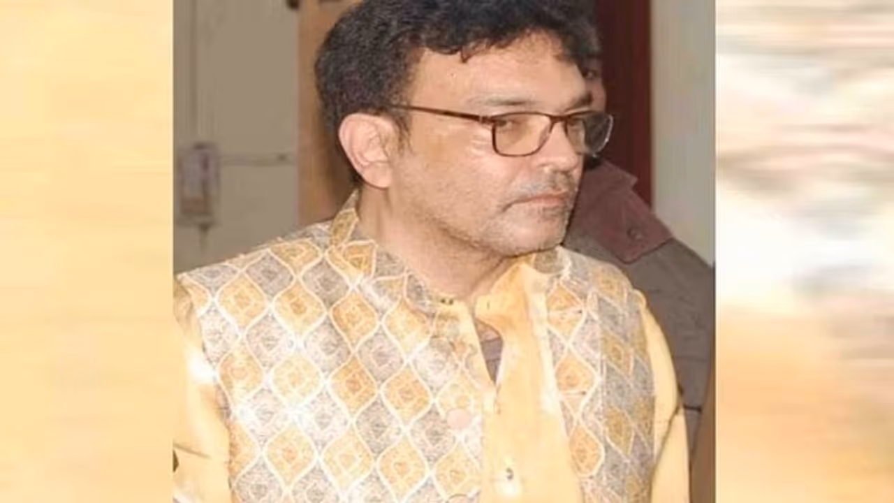 कानपुर: डॉ. रिजवान मामले में पुलिसकर्मियों पर लगे वसूली के आरोप, कॉल डिटेल से खुल सकता है अहम राज कानपुर: डॉ. रिजवान मामले में पुलिसकर्मियों पर लगे वसूली के आरोप, कॉल डिटेल से खुल सकता है अहम राज