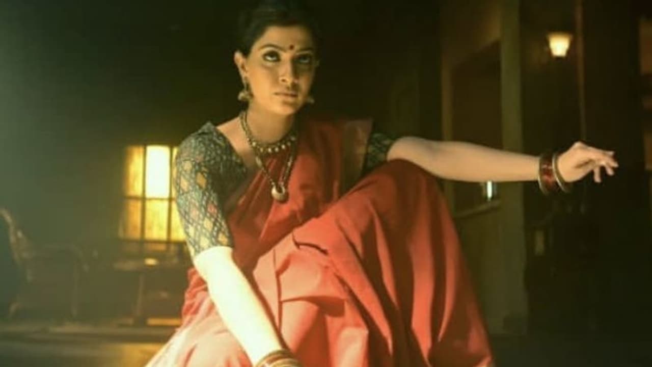 అందుకే గ్లామర్ రోల్స్ చేయను.. విలన్ పాత్రలు ఎందుకు ఇష్టమో చెప్పిన వరలక్ష్మి శరత్ కుమార్ అందుకే గ్లామర్ రోల్స్ చేయను.. విలన్ పాత్రలు ఎందుకు ఇష్టమో చెప్పిన వరలక్ష్మి శరత్ కుమార్