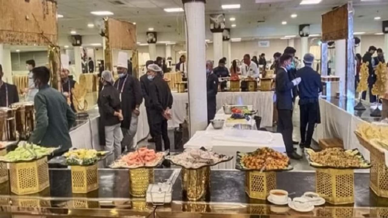 पीएम मोदी की थाली में परोसी गई मालवा की खास डिश, बोले इंदौर का पोहा पूरी दुनिया में लाजवाब 