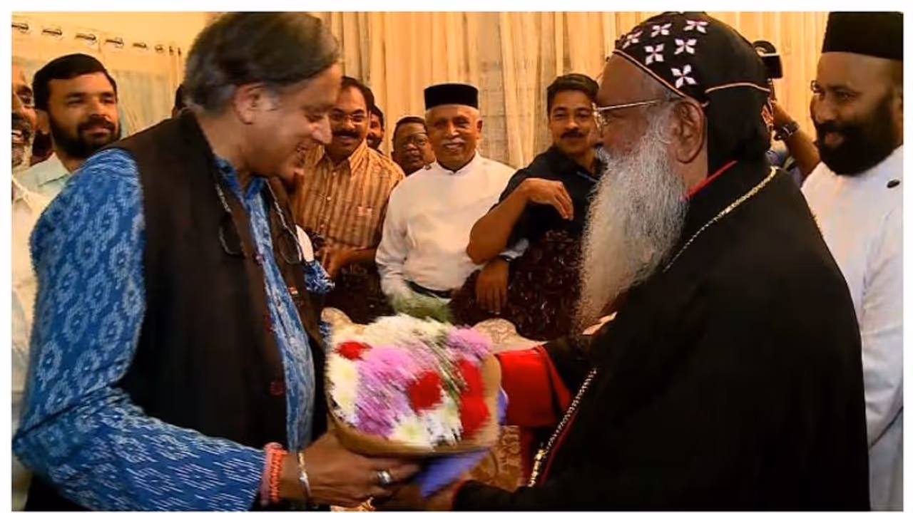 'കോണ്ഗ്രസ് ശക്തിപ്പെടണം', കേരളത്തില് പ്രവര്ത്തിക്കണമെന്ന് തരൂരിനോട് മാത്യൂസ് തൃതീയന് കാതോലിക്ക ബാവ 'കോണ്ഗ്രസ് ശക്തിപ്പെടണം', കേരളത്തില് പ്രവര്ത്തിക്കണമെന്ന് തരൂരിനോട് മാത്യൂസ് തൃതീയന് കാതോലിക്ക ബാവ