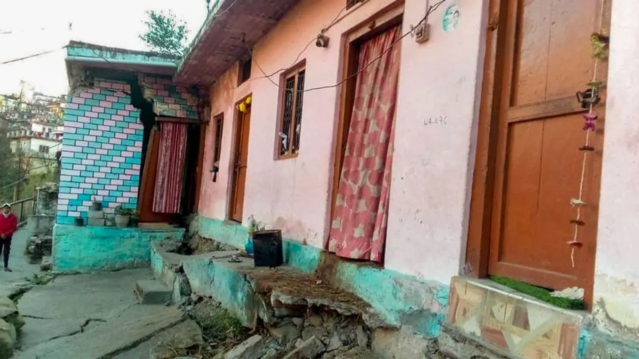 Joshimath residents reluctant to evacuate, Uttarakhand Chief Secy says every minute is important Joshimath residents reluctant to evacuate, Uttarakhand Chief Secy says every minute is important