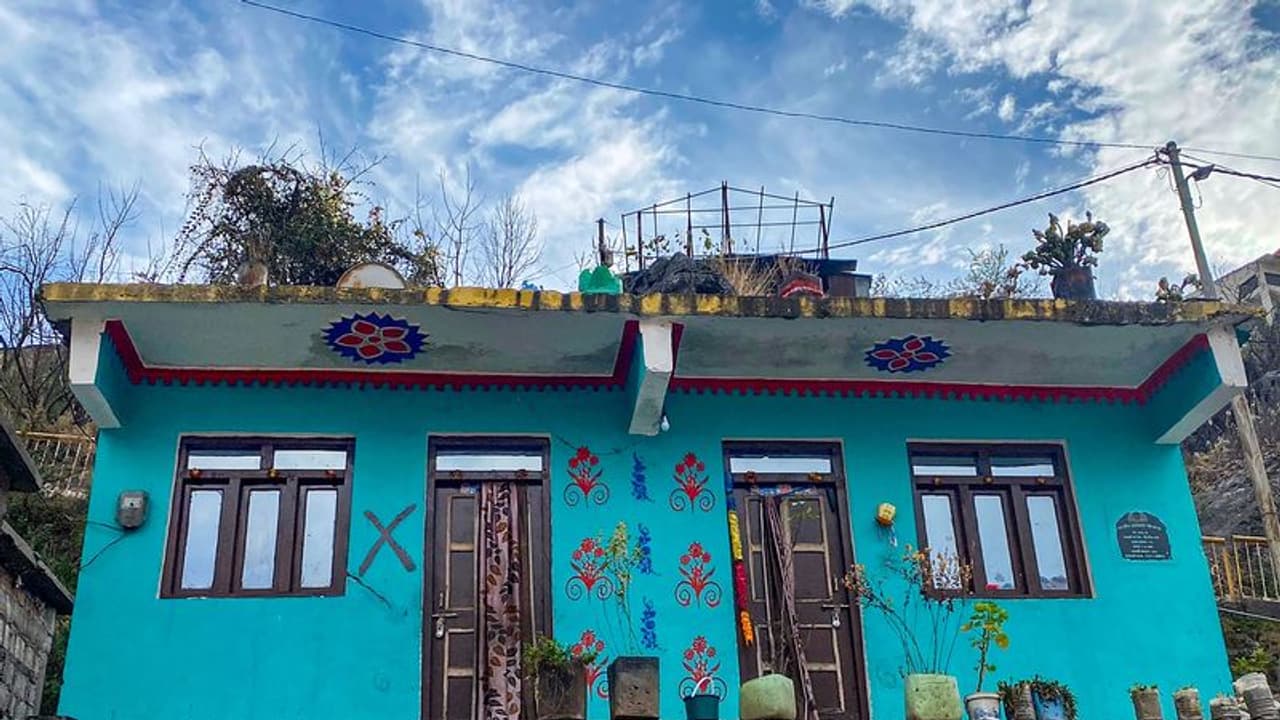 Joshimath land subsidence: Officials mark buildings on danger zones with red cross; check details Joshimath land subsidence: Officials mark buildings on danger zones with red cross; check details