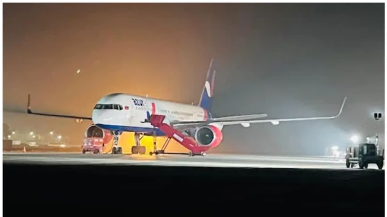 ഓസ്കാർ കുച്ചേര അടക്കം 244പേര്‍ സഞ്ചരിച്ച വിമാനത്തില്‍ വ്യാജബോംബ് ഭീഷണി; ജാംനഗറില്‍ അടിയന്തരലാന്‍ഡിംഗ്, പരിശോധന