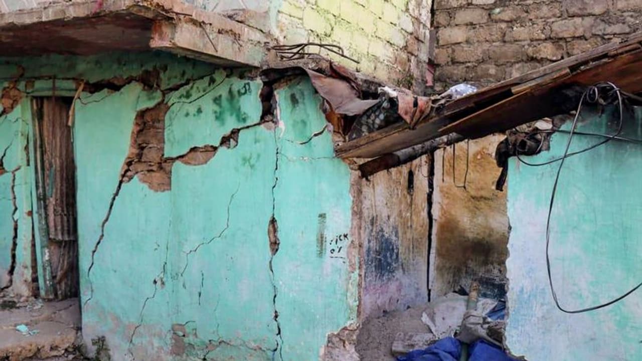 జోషిమఠ్ సంక్షోభం మధ్య ఉత్తరాఖండ్‌లోని కర్ణప్రయాగ్‌లోనూ ఇళ్లపై పగుళ్లు.. !