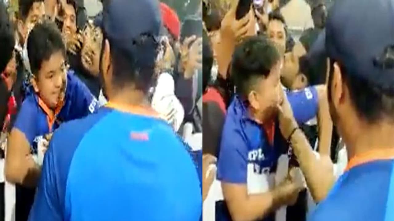 రోహిత్‌ని చూసి ఏడ్చేసిన బుల్లి అభిమాని... బుగ్గ గిల్లి బుజ్జగించిన టీమిండియా కెప్టెన్...