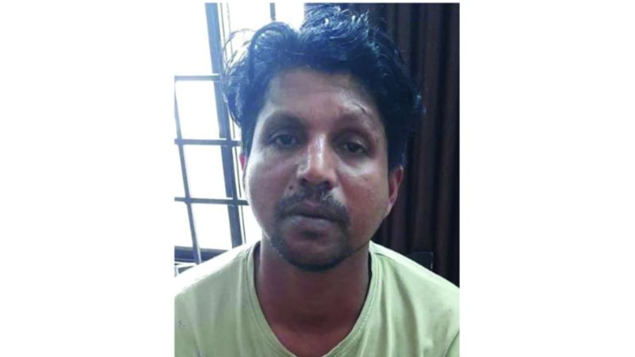 നാഗർകോവിലിലെ ഇരട്ടക്കൊലപാതകം: ജാമ്യത്തിലിറങ്ങി മുങ്ങിയ പ്രതി 17 വർഷങ്ങൾക്ക് ശേഷം പിടിയിൽ നാഗർകോവിലിലെ ഇരട്ടക്കൊലപാതകം: ജാമ്യത്തിലിറങ്ങി മുങ്ങിയ പ്രതി 17 വർഷങ്ങൾക്ക് ശേഷം പിടിയിൽ