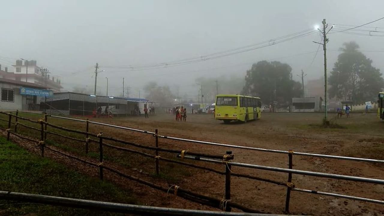 നിലക്കലിൽ പാർക്കിങ് ഫീസ് പിരിക്കാനുള്ള കരാർ റദ്ദാക്കി; തീരുമാനം ദേവസ്വം ബോർഡിന്റേത്