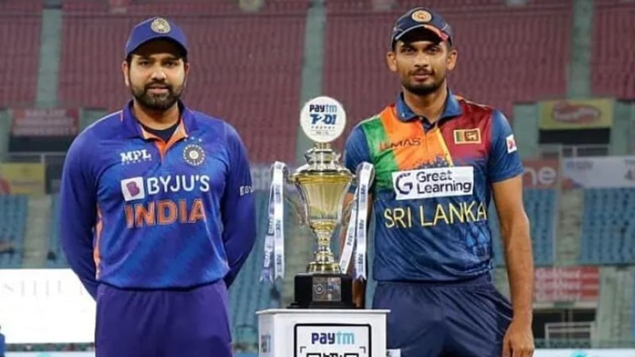 Ind vs SL: ಮೊದಲ ಏಕದಿನ ಪಂದ್ಯದಲ್ಲಿ ಟಾಸ್ ಗೆದ್ದ ಲಂಕಾ ಬೌಲಿಂಗ್ ಆಯ್ಕೆ Ind vs SL: ಮೊದಲ ಏಕದಿನ ಪಂದ್ಯದಲ್ಲಿ ಟಾಸ್ ಗೆದ್ದ ಲಂಕಾ ಬೌಲಿಂಗ್ ಆಯ್ಕೆ