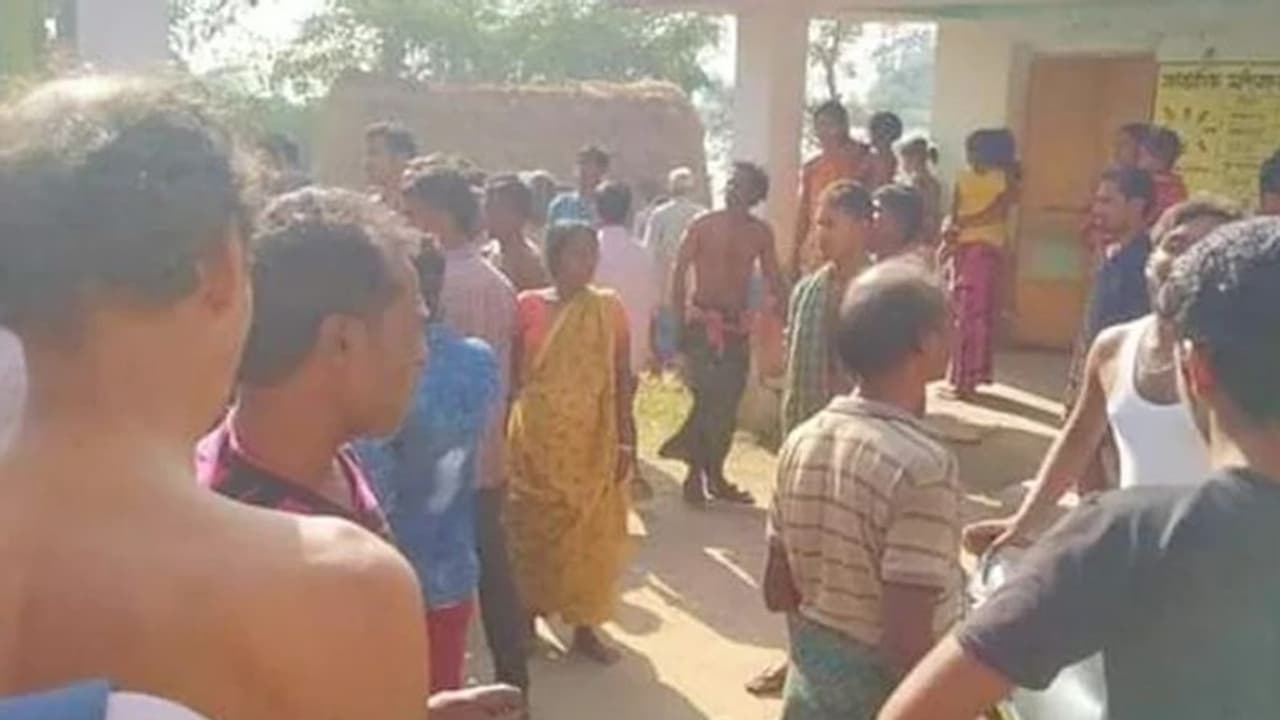 സ്കൂളിലെ ഉച്ചഭക്ഷണത്തില്‍ പാമ്പ്; ഭക്ഷ്യവിഷബാധയേറ്റ കുട്ടികള്‍ ആശുപത്രിയില്‍