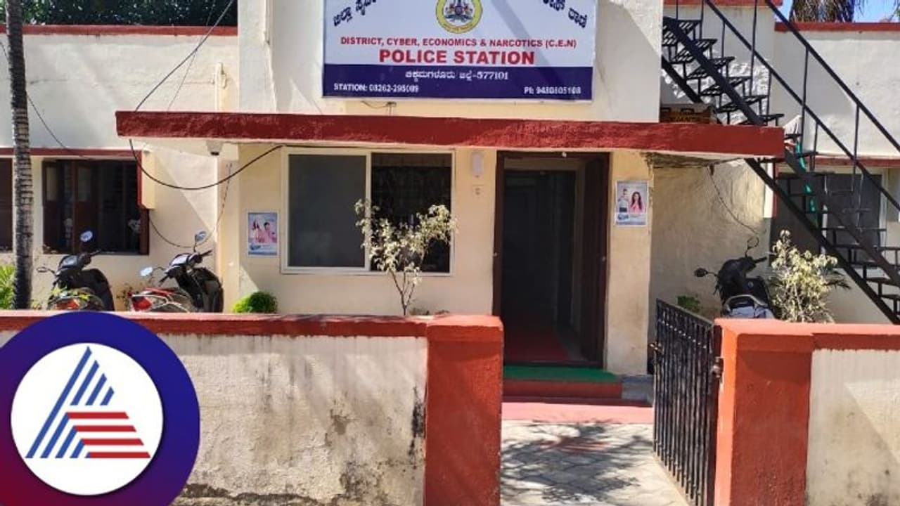 Chikkamagaluru: ಉದ್ಯೋಗದ ಆಮಿಷ, ಆನ್ ಲೈನ್ ನಲ್ಲಿ ಲಕ್ಷಾಂತರ ರೂಪಾಯಿ ವಂಚನೆ Chikkamagaluru: ಉದ್ಯೋಗದ ಆಮಿಷ, ಆನ್ ಲೈನ್ ನಲ್ಲಿ ಲಕ್ಷಾಂತರ ರೂಪಾಯಿ ವಂಚನೆ