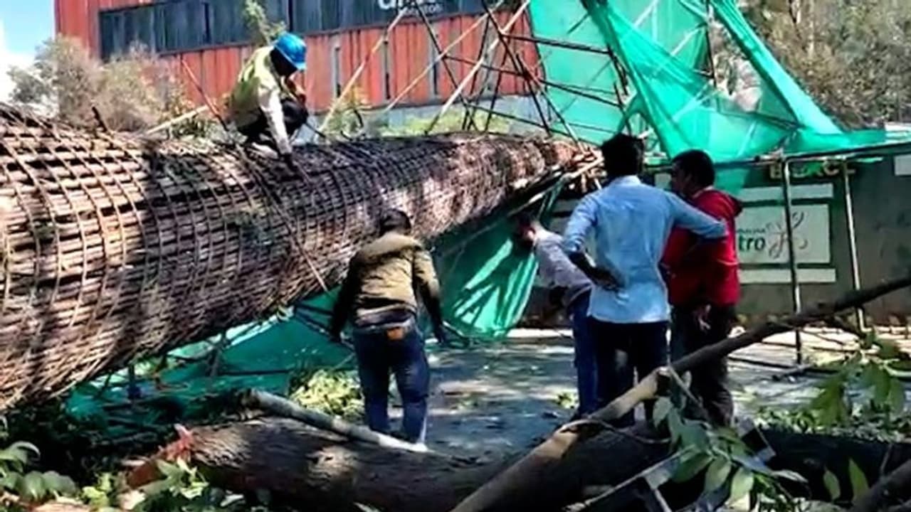 Bengaluru: 2 year old boy, mother dead after beam of metro pillar crashes Bengaluru: 2 year old boy, mother dead after beam of metro pillar crashes