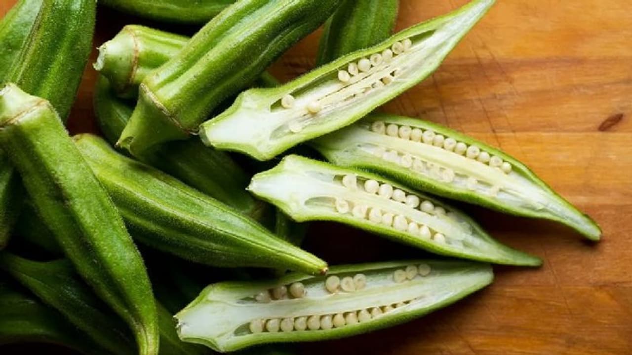 വെണ്ടയ്ക്കയിട്ട് വച്ച വെള്ളം കുടിക്കാം; ഗുണങ്ങള് പലതാണ്... വെണ്ടയ്ക്കയിട്ട് വച്ച വെള്ളം കുടിക്കാം; ഗുണങ്ങള് പലതാണ്...