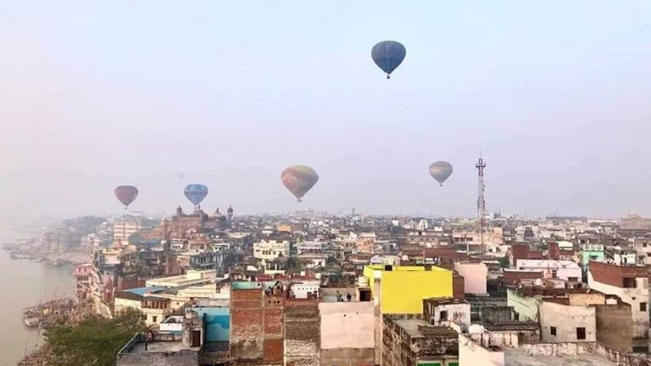 वाराणसी में हॉट एयर बैलून और बोट रेस का होगा आयोजन, आसमान से देखी जा सकेगी काशी की खूबसूरती वाराणसी में हॉट एयर बैलून और बोट रेस का होगा आयोजन, आसमान से देखी जा सकेगी काशी की खूबसूरती